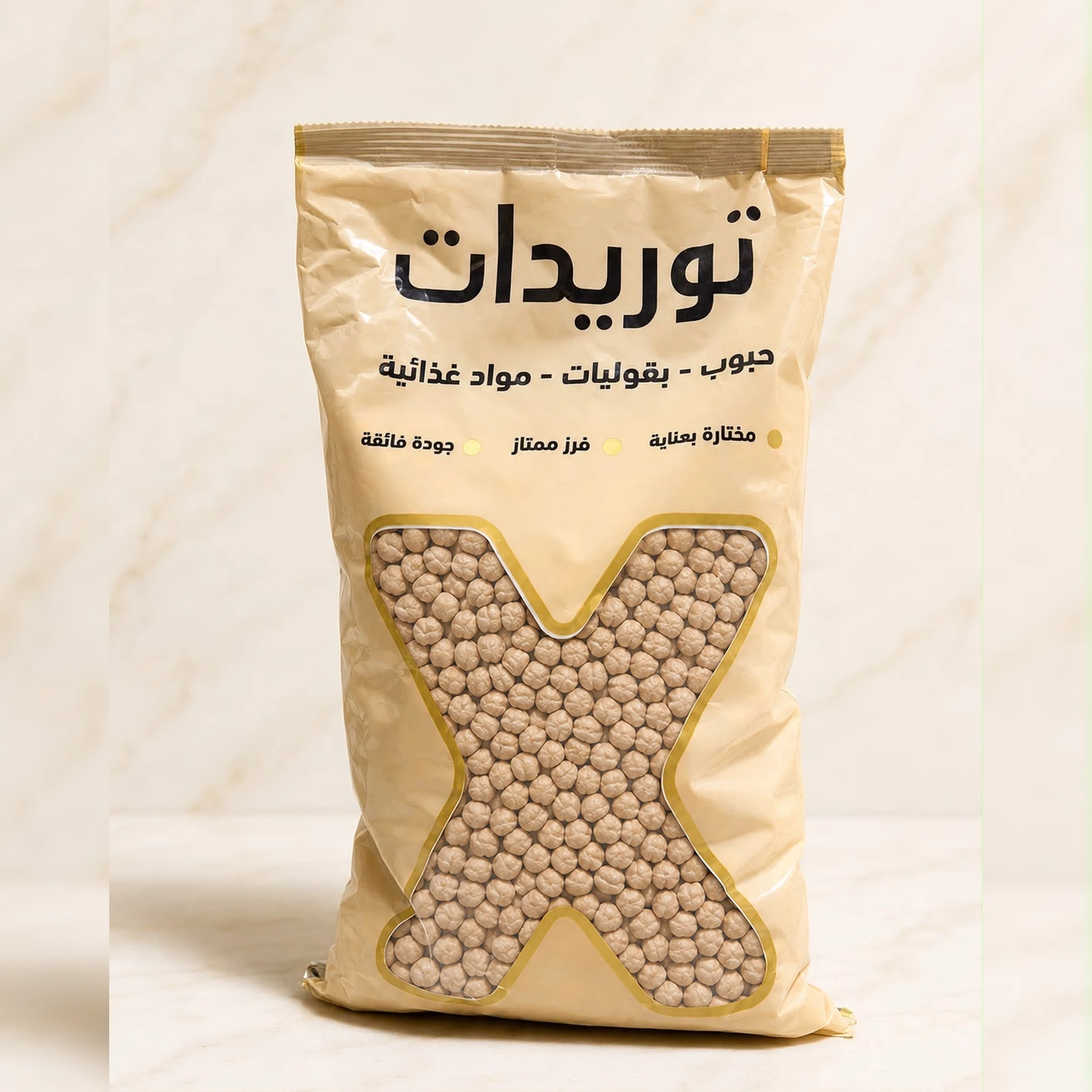 حبات حمص هندي متوسط بجانب كيس زمام إكس