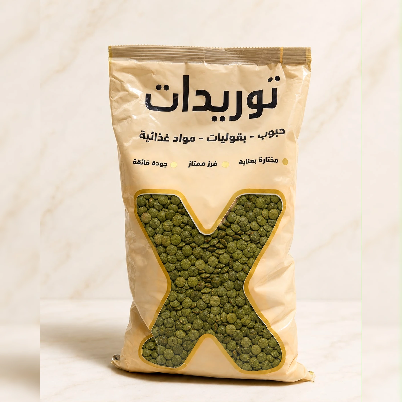 حبات عدس أخضر كاملة بجانب عبوة زمام إكس الفاخرة