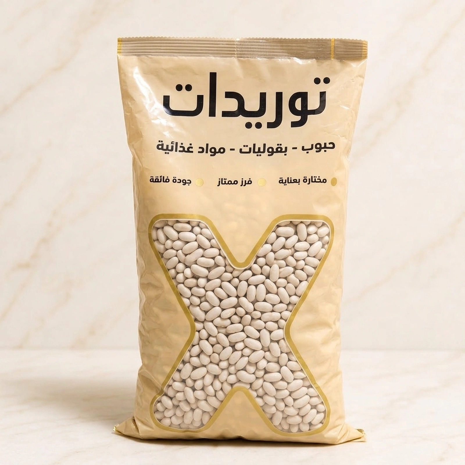 فاصوليا بيضاء حجم صغير بجانب عبوة زمام إكس